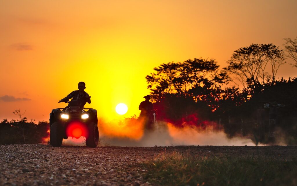 quad-drift-dust-horse-3257852 quad, drift, dust horse-3257852.jpg